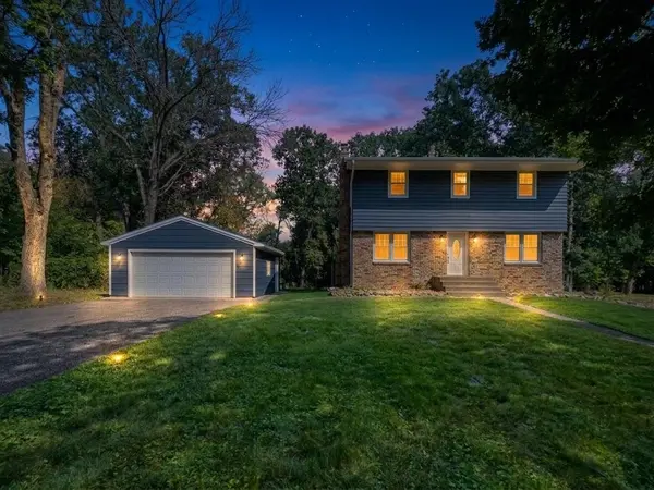 928 Griffin AVE, Mahtomedi, MN 55115
