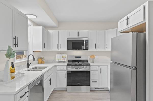 4257 Ewing AVE N, Robbinsdale, MN 55422