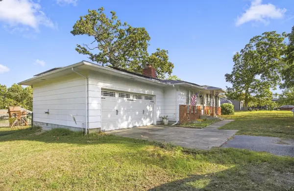 401 Centennial DR, Seneca, MO 64865