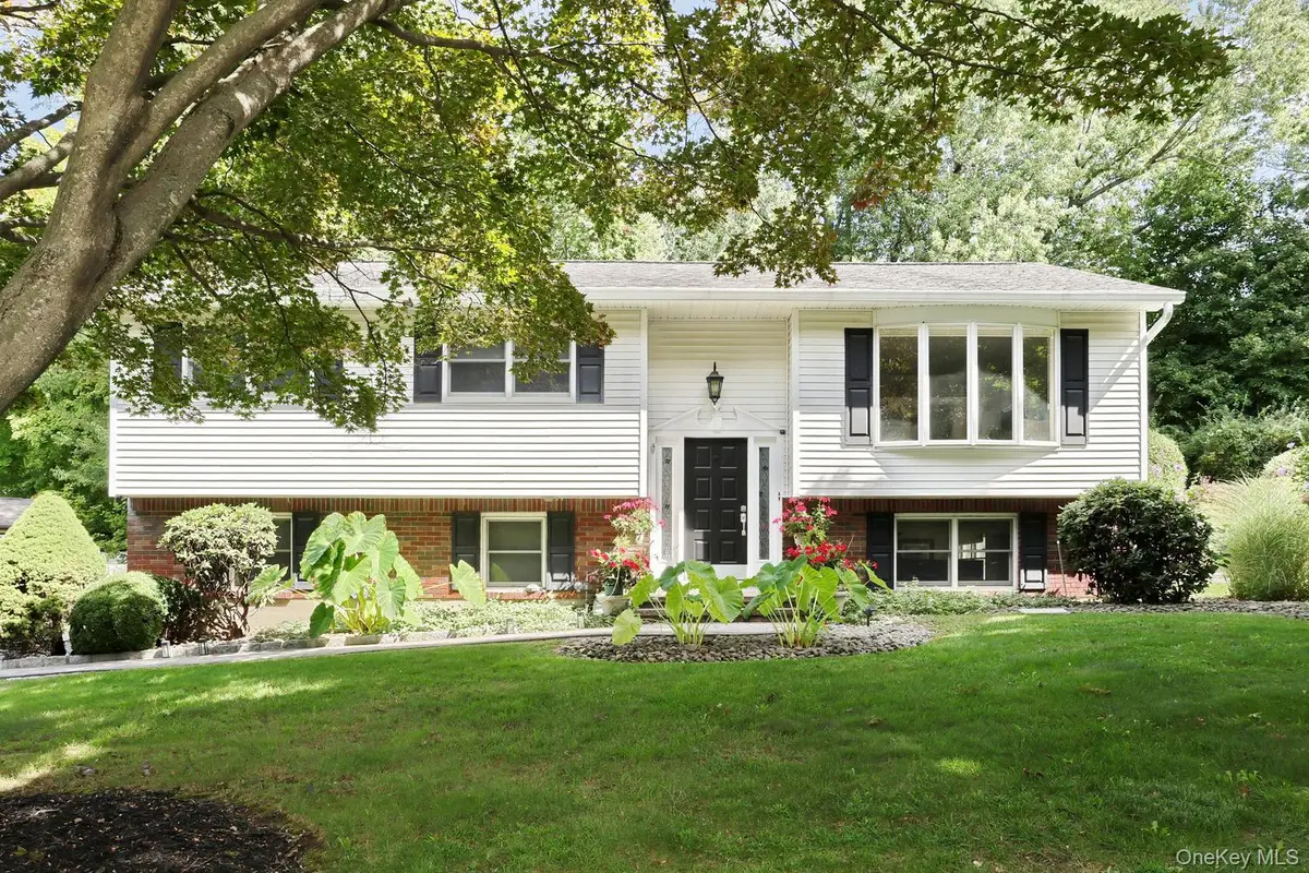 550 Westfield DR, Valley Cottage, NY 10989
