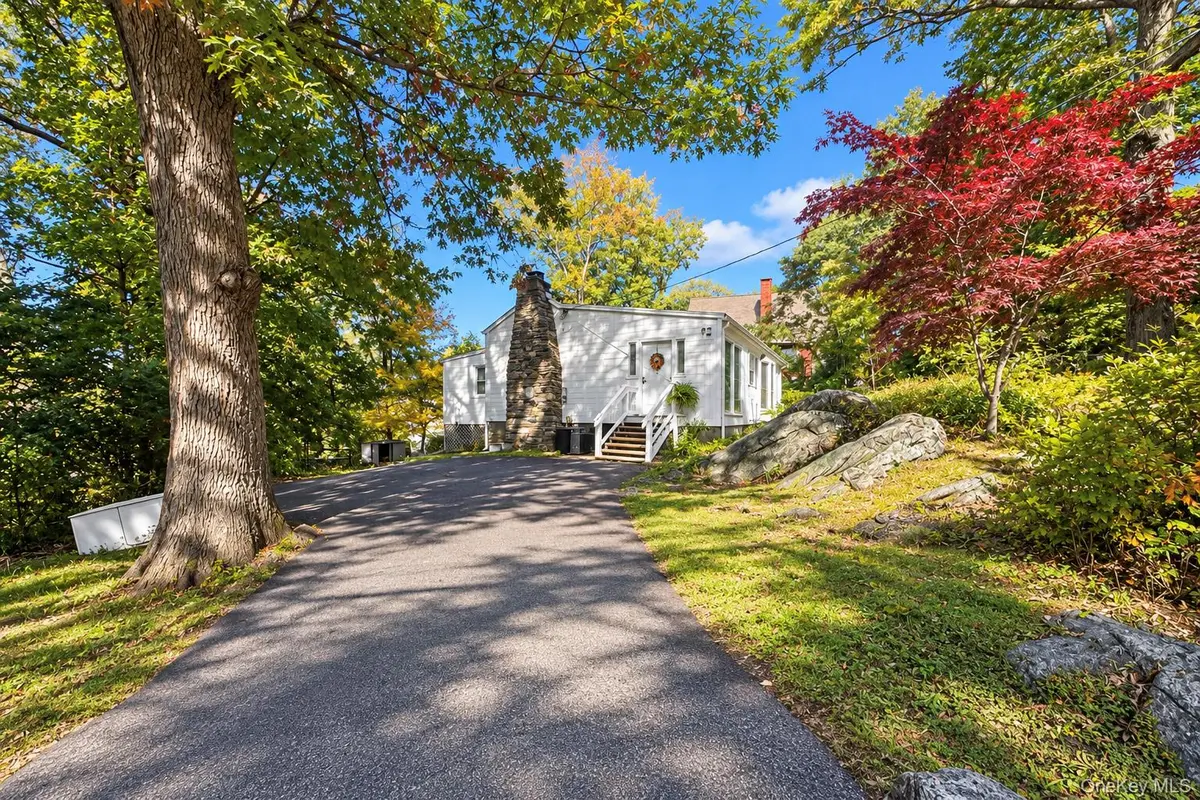 55 Overlook RD, White Plains, NY 10603