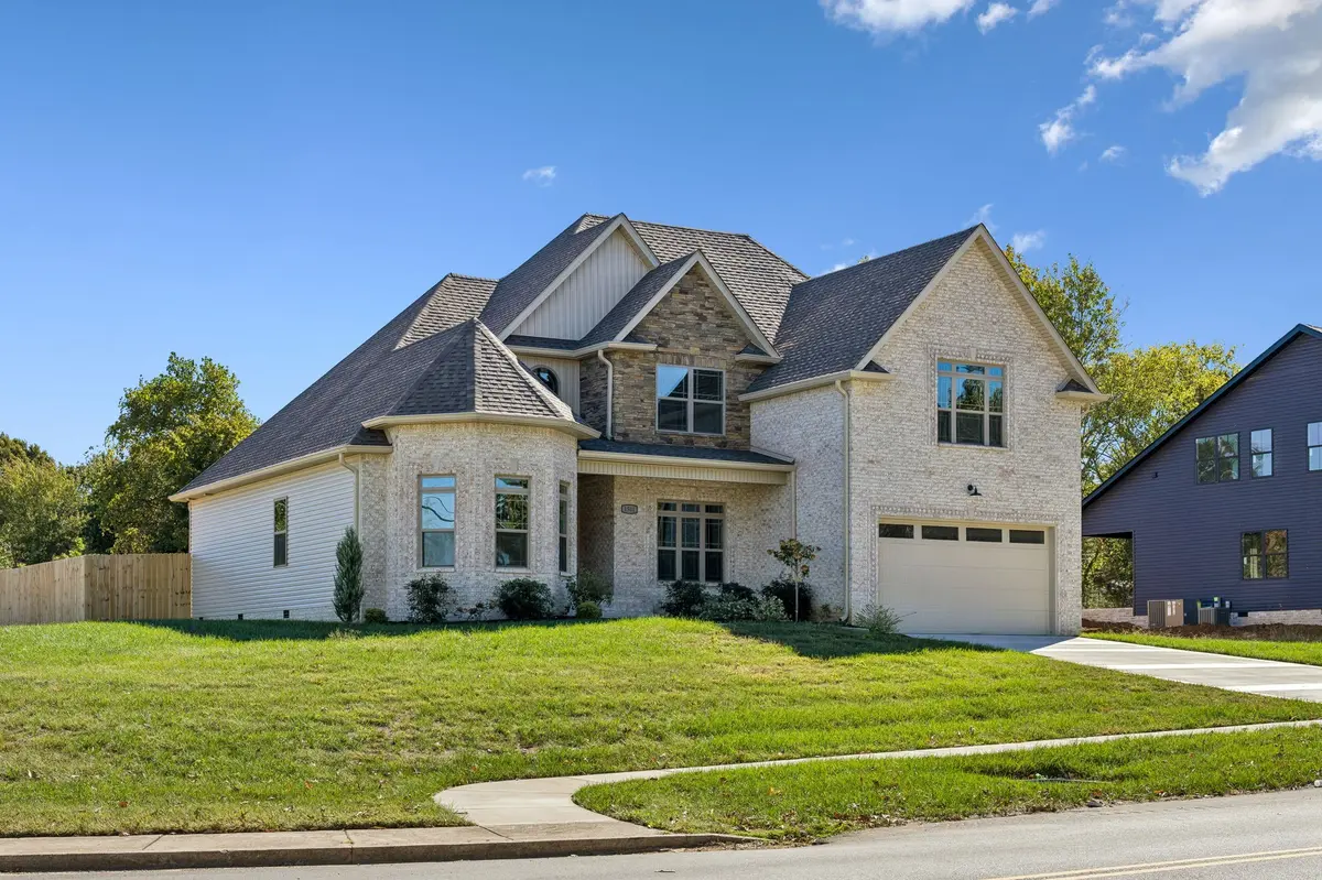 1501 Riggins Dr, Clarksville, TN 37042