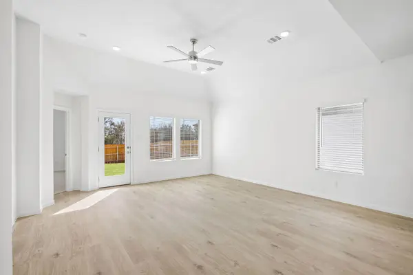 187 Hornet ST, Elgin, TX 78621
