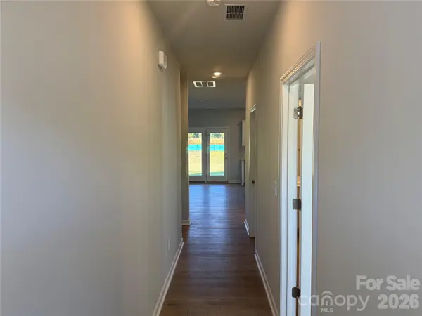 1305 Bansal DR, Charlotte, NC 28215