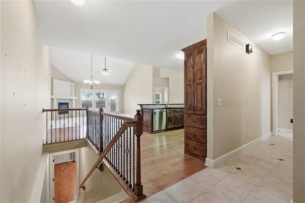 811 NE Lone Hill DR, Lee's Summit, MO 64064