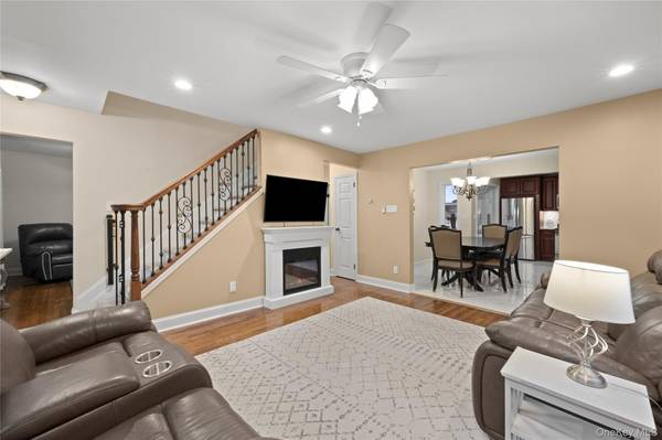 2379 Willow ST, Wantagh, NY 11793