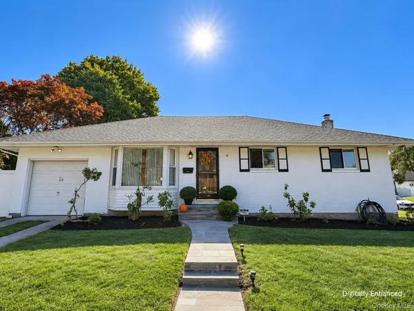 39 Deer Path LN, Syosset, NY 11791