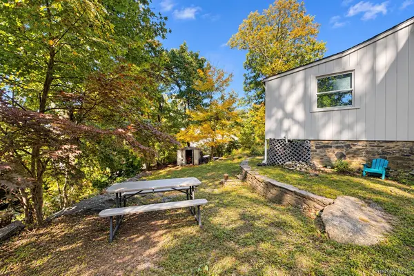 55 Overlook RD, White Plains, NY 10603