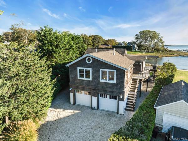 7 Springville CIR, Hampton Bays, NY 11946