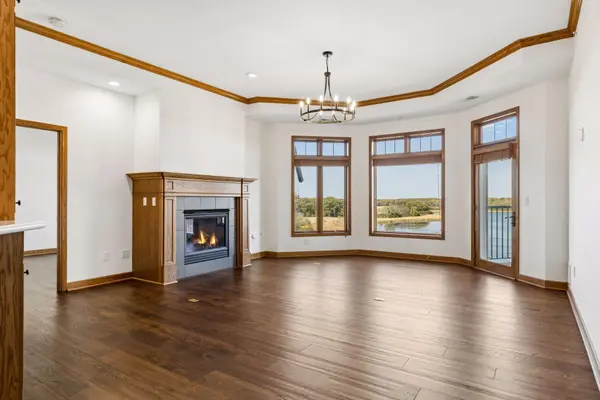 1776 Stieger Lake LN #409, Victoria, MN 55386