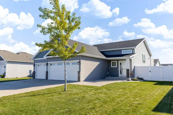 6059 AUTUMN DR S, Fargo, ND 58104