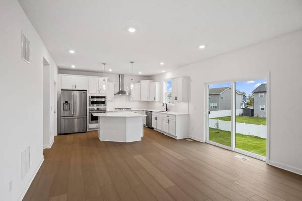 1095 Adamstown DR, Rosemount, MN 55068