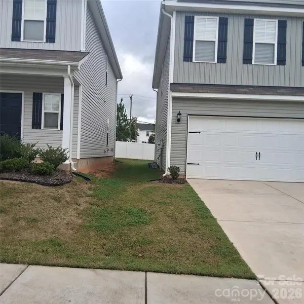 4213 Stoneygreen LN, Charlotte, NC 28215