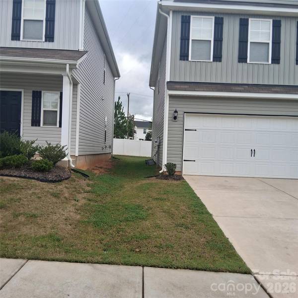 4213 Stoneygreen LN, Charlotte, NC 28215