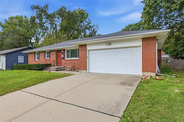8914 Park ST, Lenexa, KS 66215