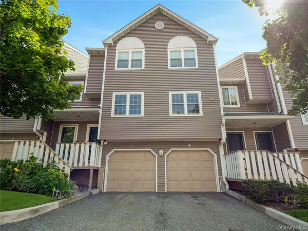 11 Hilltop TER, Nanuet, NY 10954