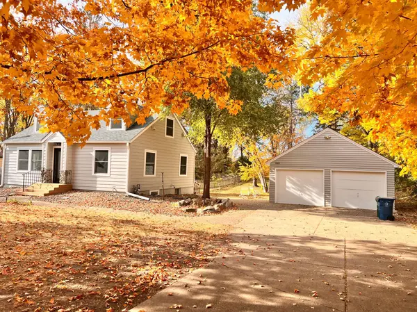 1805 Oakview LN N, Plymouth, MN 55441