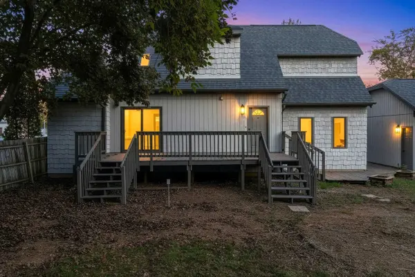 105 S LARK ST, Oshkosh, WI 54902