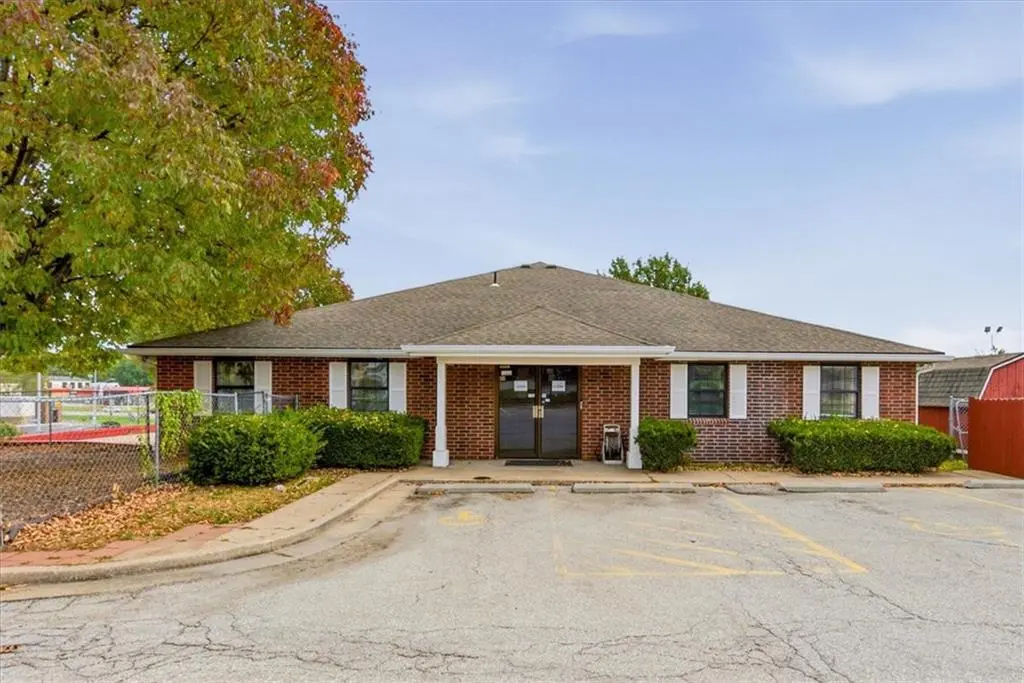 2641 S Hub DR, Independence, MO 64055