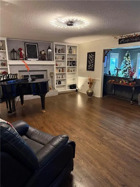 12306 W 154th TER, Overland Park, KS 66221