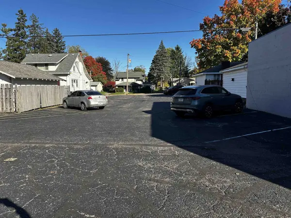 312 N Wayne ST, Angola, IN 46703
