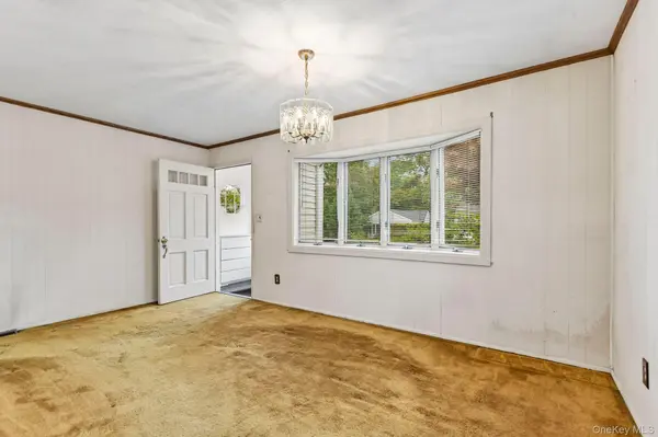 62 E 20th ST, Huntington Station, NY 11746