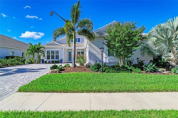 8269 GRANDE SHORES DR, Sarasota, FL 34240
