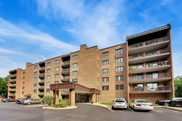 901 Center ST #403, Des Plaines, IL 60016