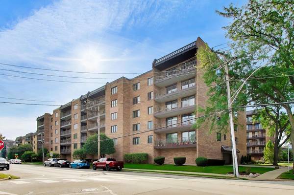 901 Center ST #403, Des Plaines, IL 60016