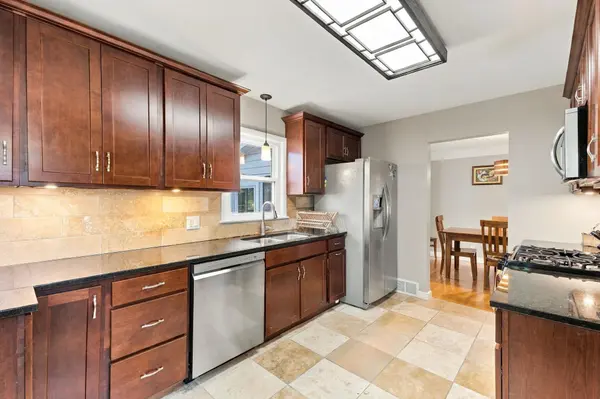 1852 Holton ST, Falcon Heights, MN 55113
