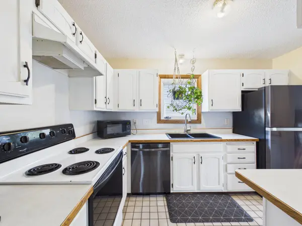 3532 Pilgrim LN N, Plymouth, MN 55441