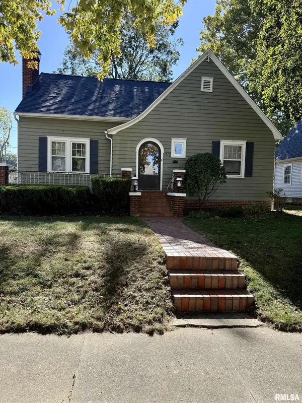 812 CHESTNUT ST, Pekin, IL 61554