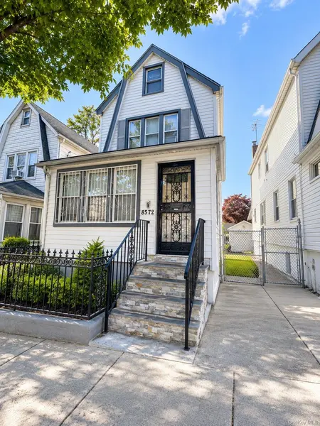 8572 144th ST, Jamaica, NY 11435