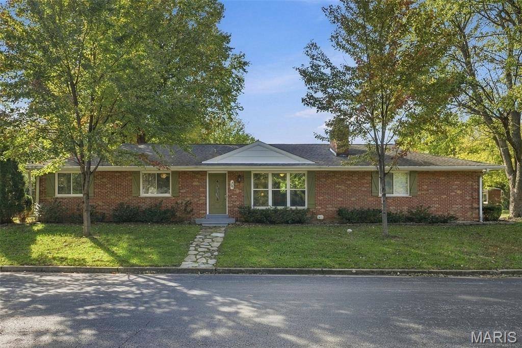 35 Connie DR, St Charles, MO 63301