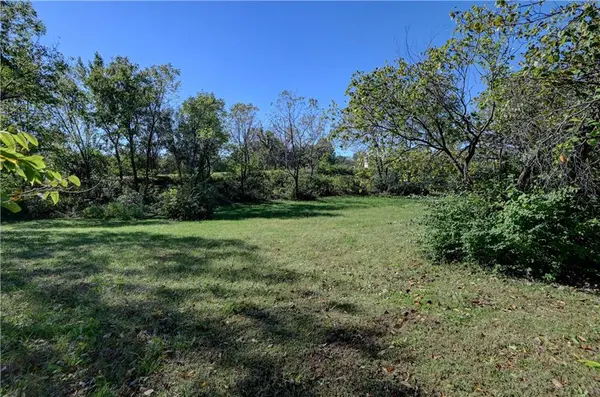 N Main ST, Kansas City, MO 64118