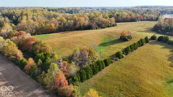 8900 S Cr 310 W, Commiskey, IN 47227