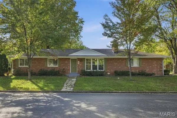 35 Connie DR, St Charles, MO 63301