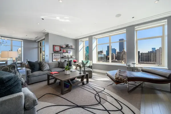118 E Erie ST #35E, Chicago, IL 60611