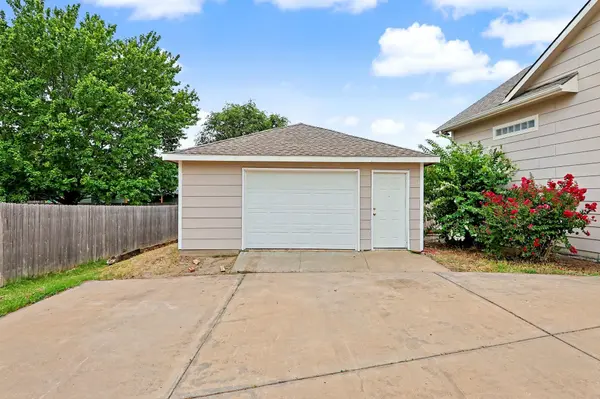 922 E Karla Ct, Haysville, KS 67060