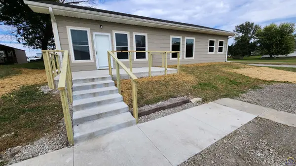 146 E 7th St, Horton, KS 66439