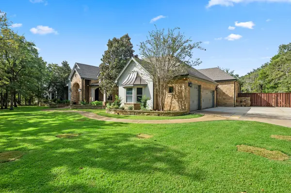 499 Arbors CIR, Elgin, TX 78621