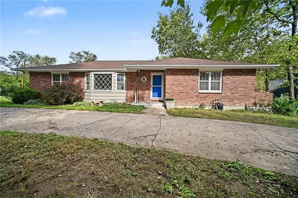 302 NE Northcrest DR, Kansas City, MO 64116