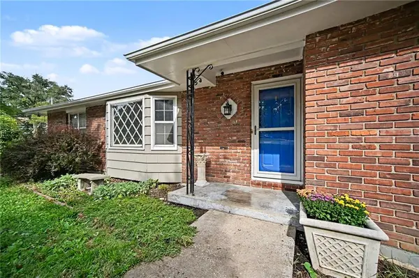 302 NE Northcrest DR, Kansas City, MO 64116
