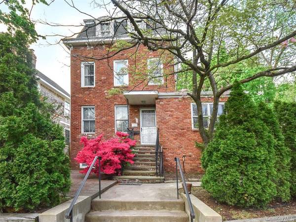 4 15 AVE #3rd fl, Sea Cliff, NY 11579