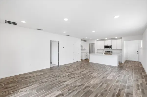 2301 LEELA CIR, Tavares, FL 32778