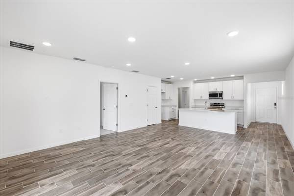 2301 LEELA CIR, Tavares, FL 32778