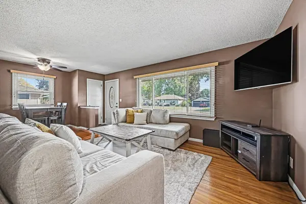 6961 Clayton AVE, Inver Grove Heights, MN 55076