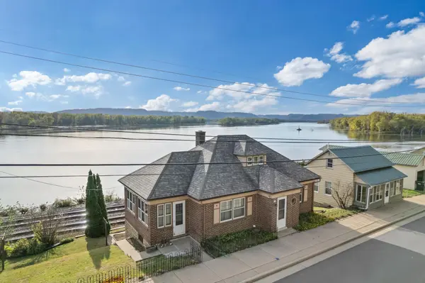 311 N Shore DR, Fountain City, WI 54629