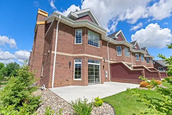 10823 Falling Water LN #C, Woodbury, MN 55129