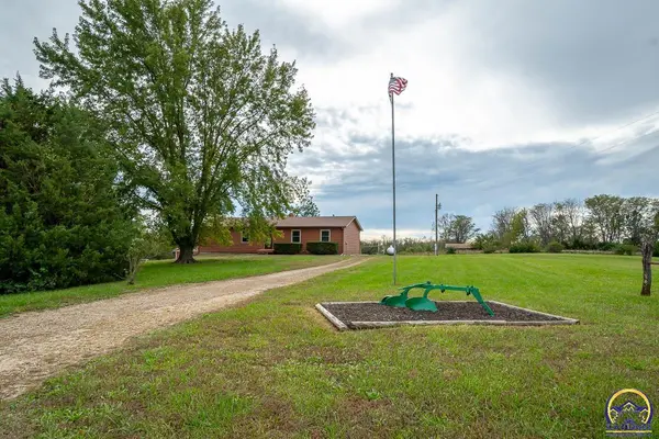 10879 90th St, Oskaloosa, KS 66066